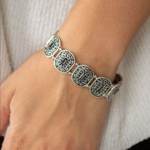 Women’s stretch bracelet